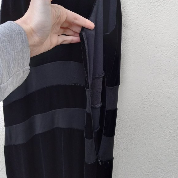 90s Vintage Minimalist Black Velvet Column Maxi Evening Gown Holiday NYE Event M - Picture 8 of 16